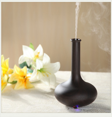 經(jīng)典花瓶香熏機(jī) 超聲波、木紋與負(fù)離子加濕器的企業(yè)禮品定制新選擇